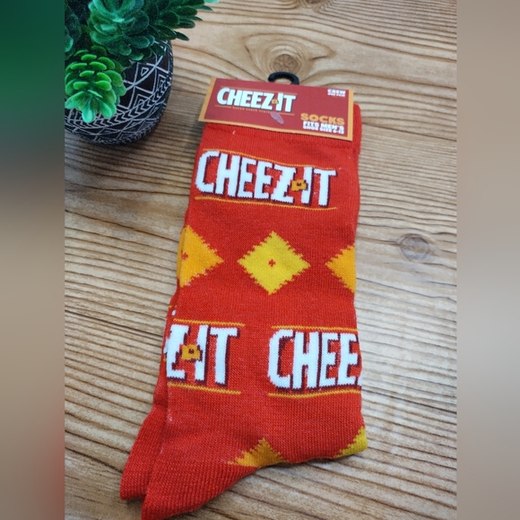 Cheez It Novelty Socks Men's Size 6-12 - Picture 1 of 3